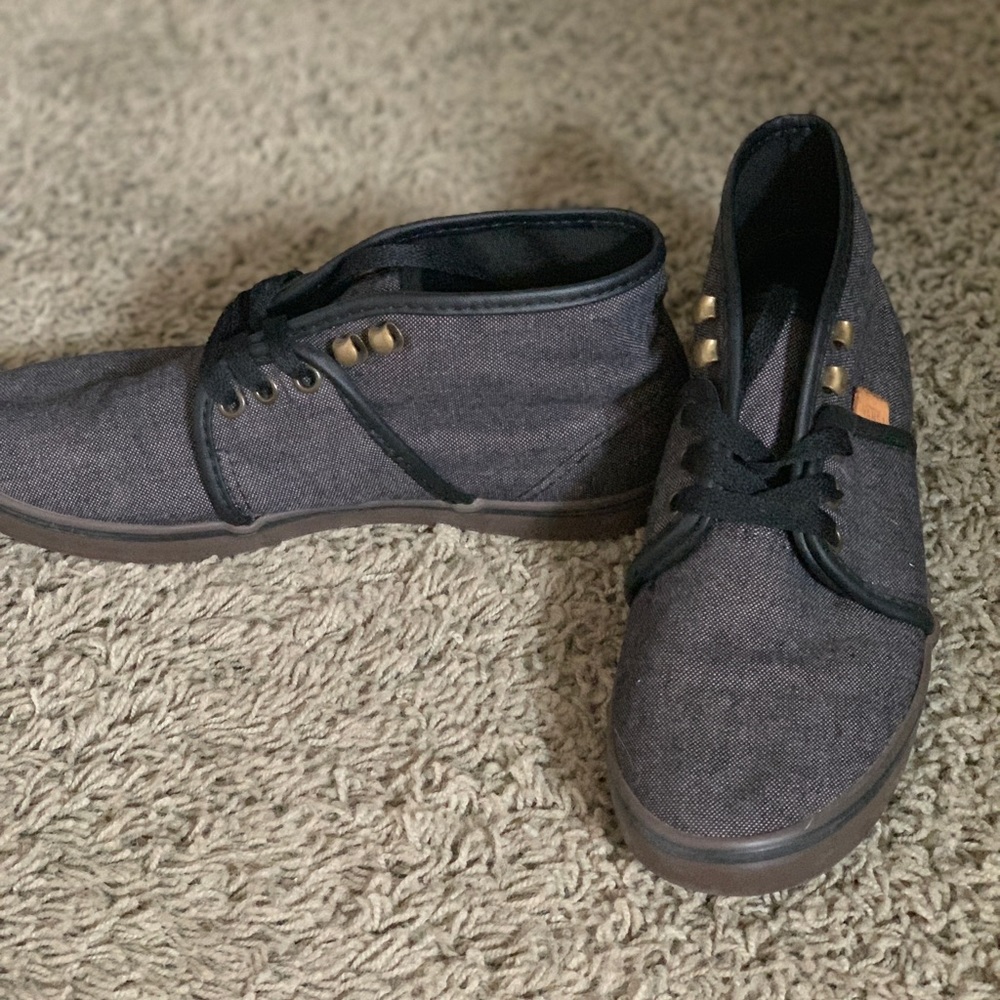 Gray Vans Camryn shoe